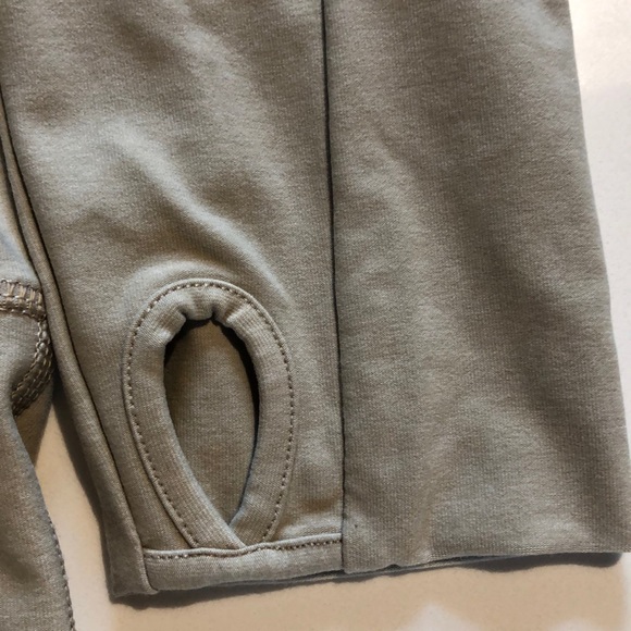 Like new lululemon lightweight hooded jacket - Picture 5 of 8